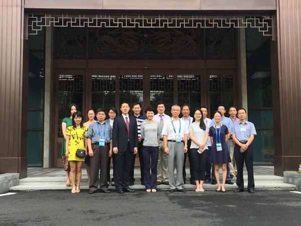 1473653168859.jpg 中量大禮賓組與外交部主聯、省外辦配聯合影.jpg