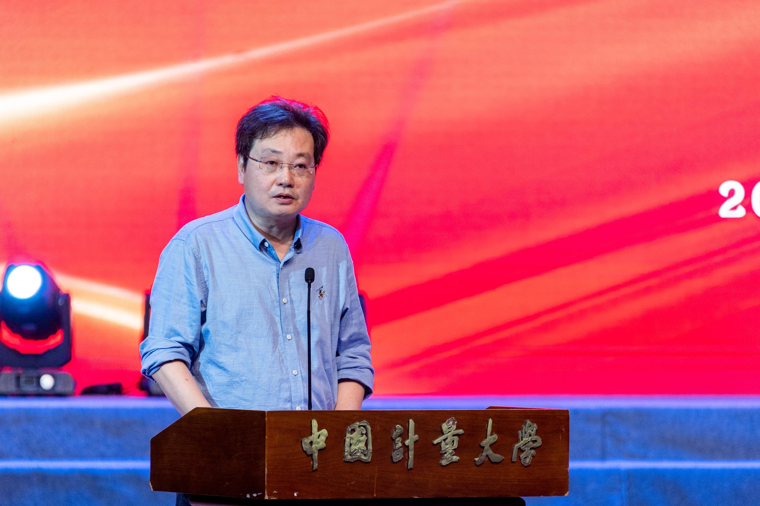 校黨委副書記程剛致辭